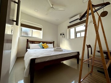 Team Area in 1 BHK Apartment at Bandra West – for Rent