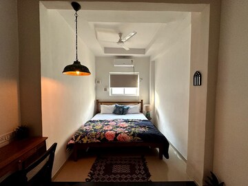 Bedroom in 1 BHK Apartment at Bandra West – for Rent