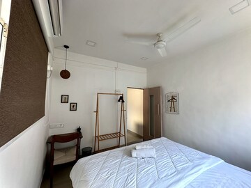 Bedroom in 1 BHK Apartment at Bandra West – for Rent