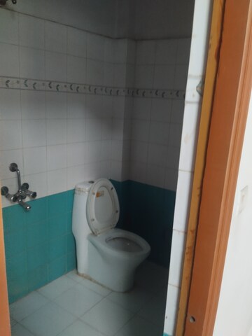 Bathroom in 2.5 BHK Independent House at Gomti Nagar – for Rent
