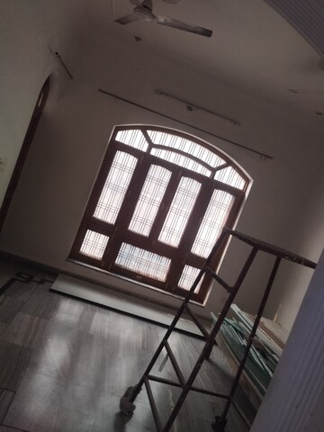 Staircase in 2.5 BHK Independent House at Gomti Nagar – for Rent