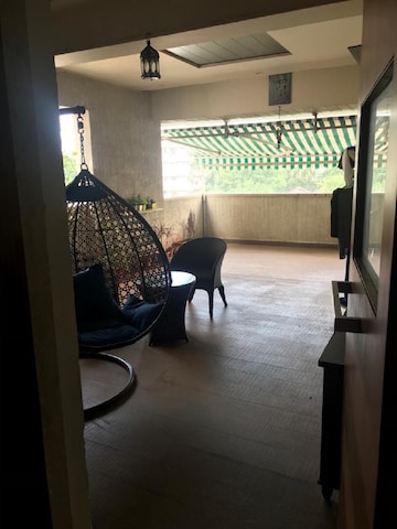 Bedroom in 2 BHK Apartment at Bandra West – for Rent