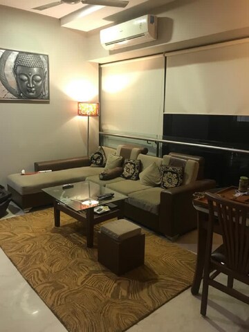 Team Area in 2 BHK Apartment at Bandra West – for Rent