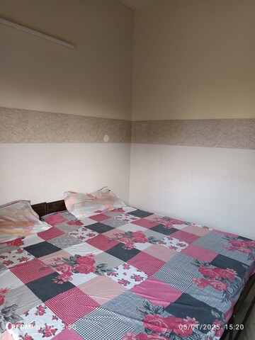 Bedroom in 2 BHK Builder Floor at Spire Wood, Sector 46 – for Rent