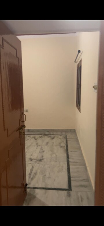 Room in 4 BHK Independent House at Gomti Nagar – for Rent