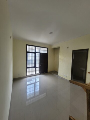 Room in 4 BHK Independent House at Gomti Nagar – for Rent