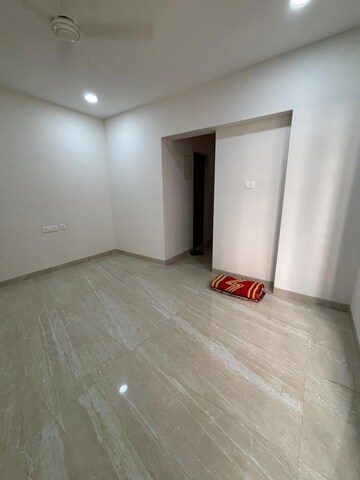 Room in 1 BHK Apartment at Chandiwala Pearl Heaven, Andheri East – for Rent