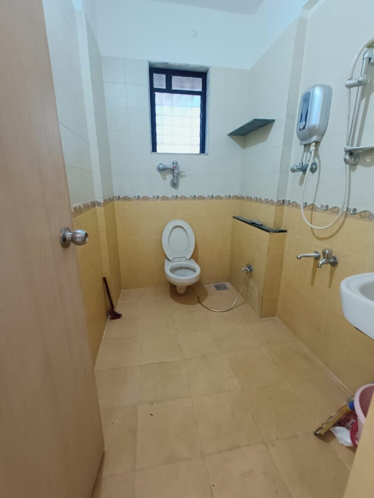 Bathroom, raunak-park 2 Bedroom 750 Sq.Ft. Builder Floor In Kokanipada Thane 8059283