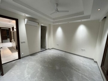 Room in 3 BHK Builder Floor at Ansal Sushant Lok I, Sector 43 – for Rent