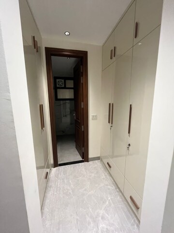 Building Lobby in 3 BHK Builder Floor at Ansal Sushant Lok I, Sector 43 – for Rent