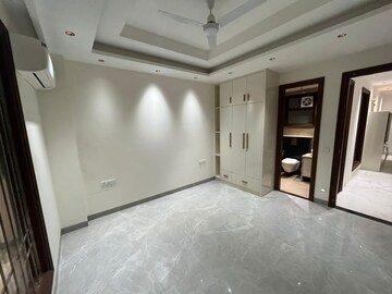 Room in 3 BHK Builder Floor at Ansal Sushant Lok I, Sector 43 – for Rent