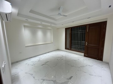 Room in 3 BHK Builder Floor at Ansal Sushant Lok I, Sector 43 – for Rent