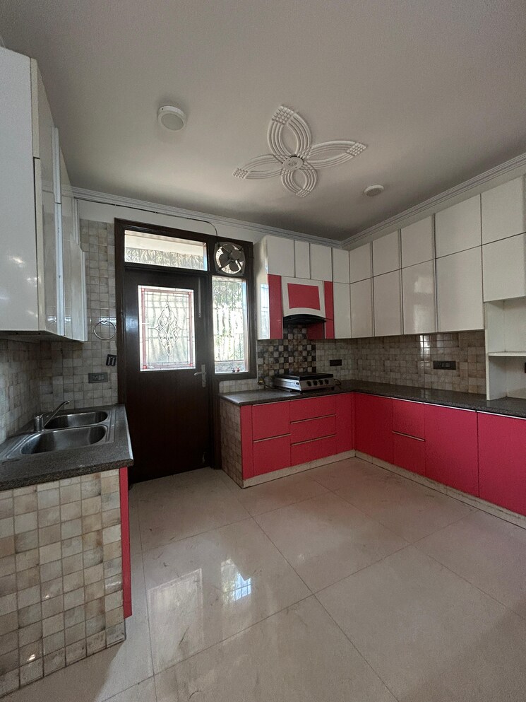 Kitchen, freedom fighters enclave 3 Bedroom 1800 Sq.Ft. Apartment In Freedom Fighters Enclave Delhi 8059413