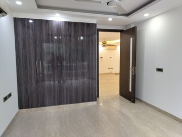 Room in 4 BHK Apartment at East Of Kailash – for Rent