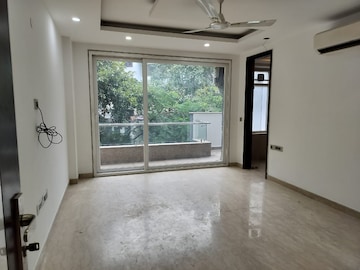 Room in 4 BHK Apartment at East Of Kailash – for Rent