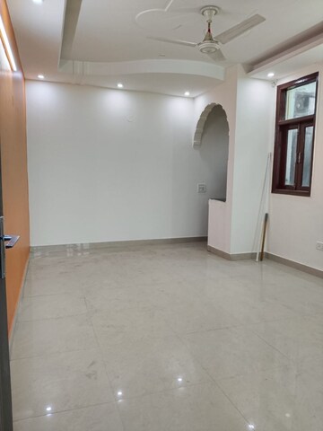 Room in 1 BHK Apartment at Khirki Extension – for Rent