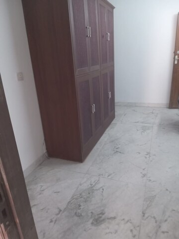 Room in 2 BHK Builder Floor at DLF Queens Court, Greater Kailash ii – for Rent