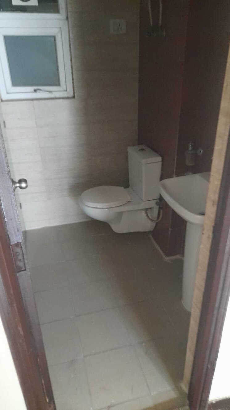 Bathroom, sector 82 1.5 Bedroom 550 Sq.Ft. Apartment In Sector 82 Noida 8059459