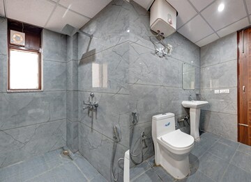 Bathroom in 1 BHK Builder Floor at Sector 45 – for Rent