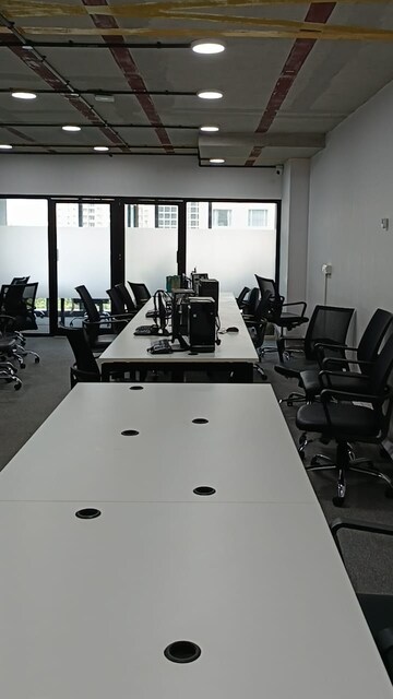  Office Space For Rent in Vastrapur