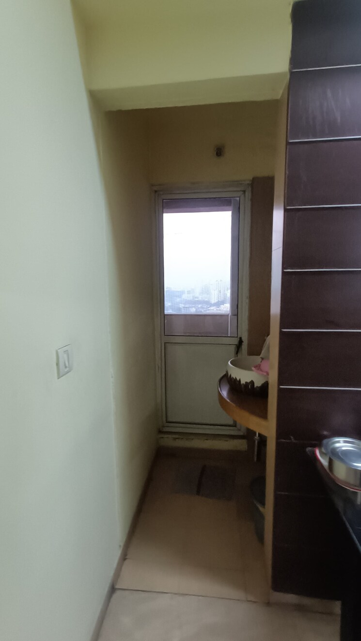 Bathroom, hiranandani-meadows 3 Bedroom 1050 Sq.Ft. Apartment In Manpada Thane 8059568