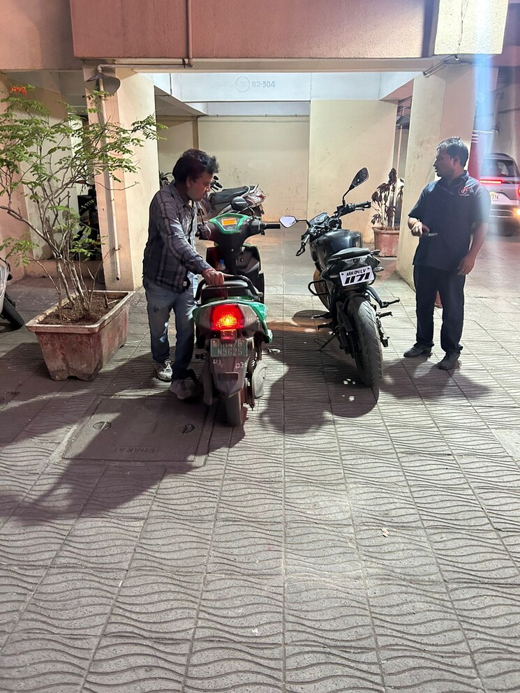  Parking, hiranandani-meadows 3 Bedroom 1050 Sq.Ft. Apartment In Manpada Thane 8059568