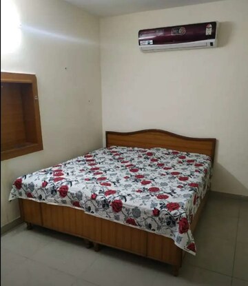 Bedroom in 2 BHK Builder Floor at Sector 39 – for Rent