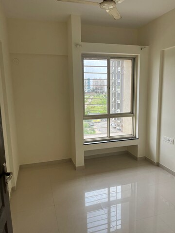 Room in 2 BHK Apartment at Nyati Environ, Tingre Nagar – for Rent
