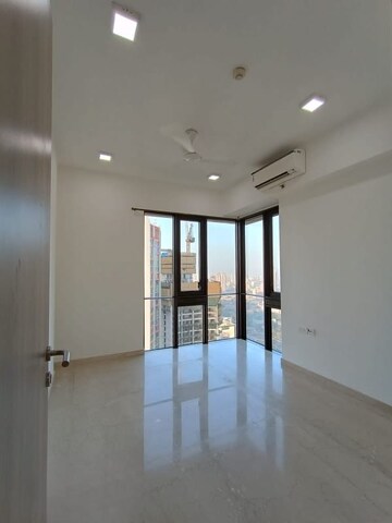 Room in 3 BHK Apartment at Lodha Parkside, Worli – for Rent