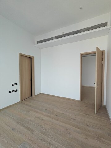 Room in 5 BHK Apartment at Rustomjee Crown, Prabhadevi – for Rent