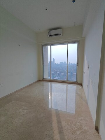 Room in 3 BHK Apartment at Raheja Imperia, Worli – for Rent