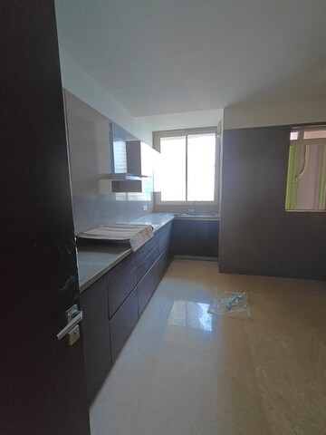 Room in 3 BHK Apartment at Raheja Imperia, Worli – for Rent