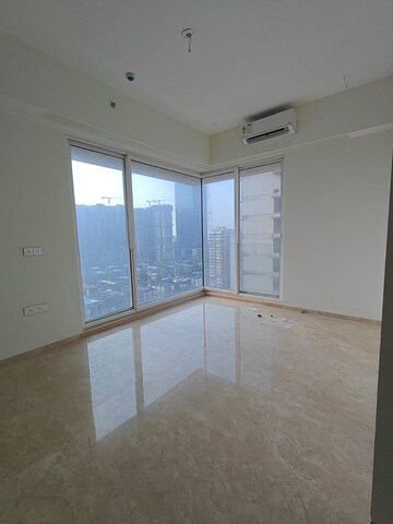 Room in 3 BHK Apartment at Raheja Imperia, Worli – for Rent