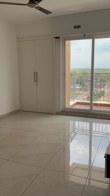 Room in 2 BHK Apartment at Rishita Manhattan, Gomti Nagar – for Rent