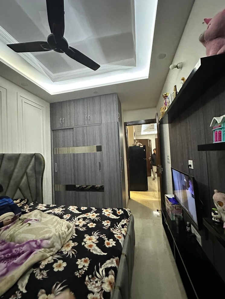 Bedroom, paschim vihar 2.5 Bedroom 84 Sq.Yd. Builder Floor In Paschim Vihar Delhi 8059672