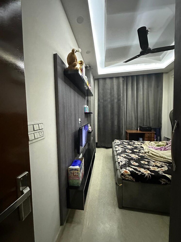 Bedroom, paschim vihar 2.5 Bedroom 84 Sq.Yd. Builder Floor In Paschim Vihar Delhi 8059672