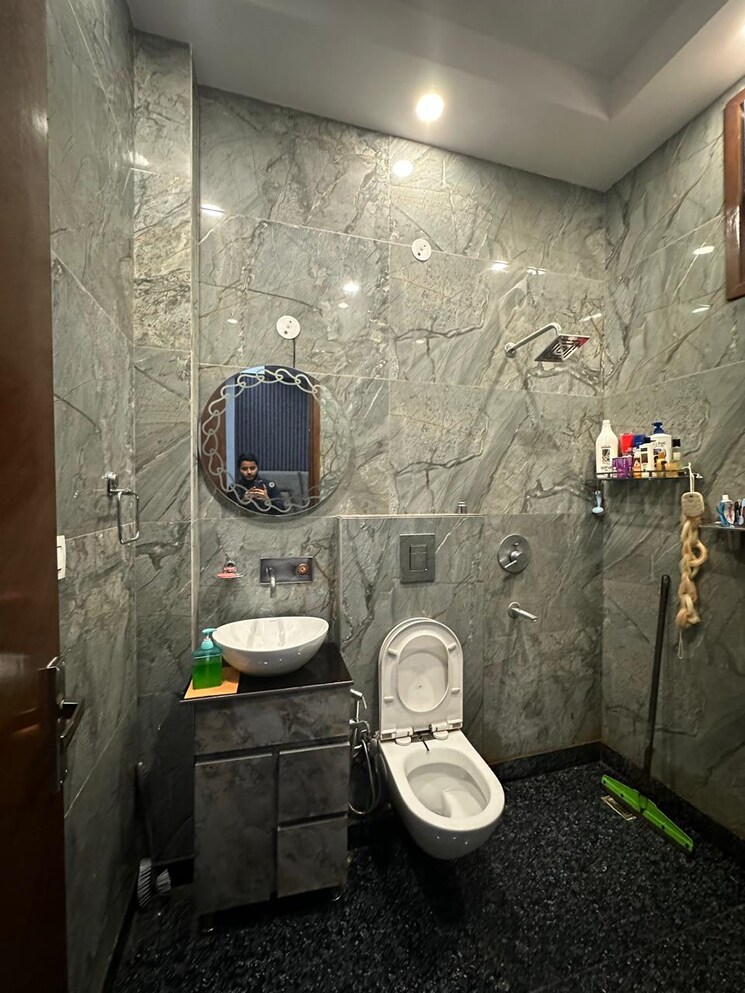 Bathroom, paschim vihar 2.5 Bedroom 84 Sq.Yd. Builder Floor In Paschim Vihar Delhi 8059672