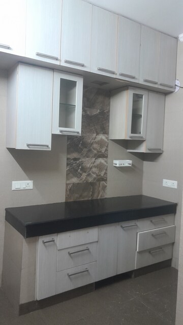 Furnished Amenities in 3 BHK Builder Floor at Unitech South City II, Sector 50 – for Rent