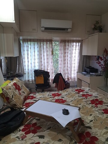 Bedroom in 3 BHK Apartment at Andheri West – for Rent