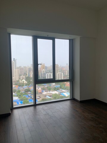 Room in 3 BHK Apartment at Piramal Aranya, Byculla – for Rent