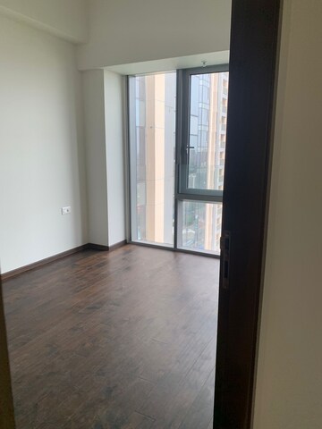 Room in 3 BHK Apartment at Piramal Aranya, Byculla – for Rent