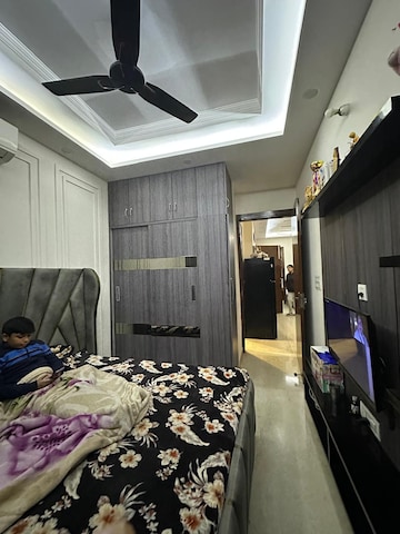 Room in 2.5 BHK Builder Floor at Paschim Vihar – for Rent