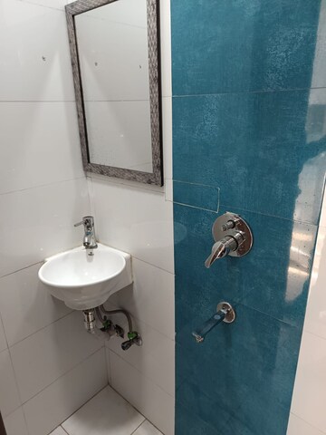 Bathroom in 1 RK Builder Floor at Unitech Arcadia, South City 2 – for Rent