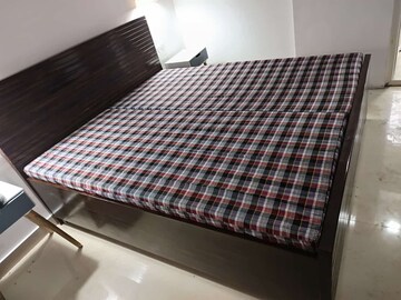 Bedroom in 1 RK Builder Floor at Unitech Arcadia, South City 2 – for Rent