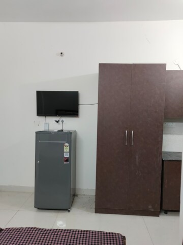 Furnished Amenities in 1 RK Builder Floor at Malibu Shopping Arcade, Sector 47 – for Rent