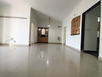 Room in 3 BHK Builder Floor at Hsr Layout – for Rent