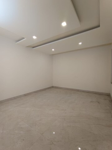 Room in 4 BHK Builder Floor at Sector 43 – for Rent