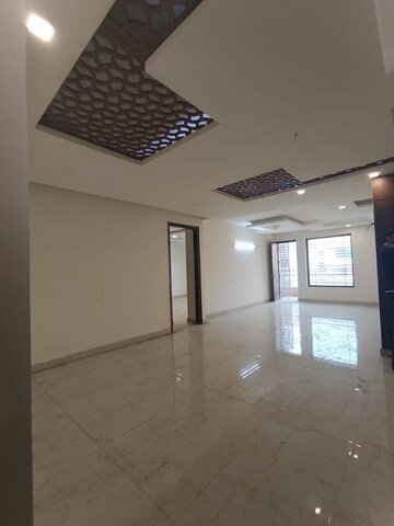 Room in 4 BHK Builder Floor at Sector 43 – for Rent