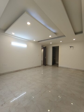 Room in 4 BHK Builder Floor at Sector 43 – for Rent