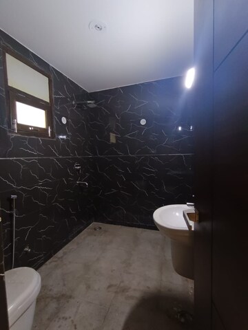 Furnished Amenities in 4 BHK Builder Floor at Sector 43 – for Rent